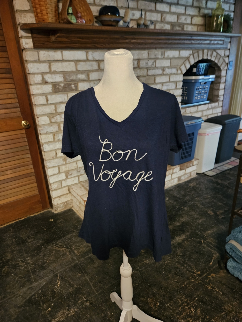 🌞G.H. Bass & Co. Navy V-Neck Tee - XL